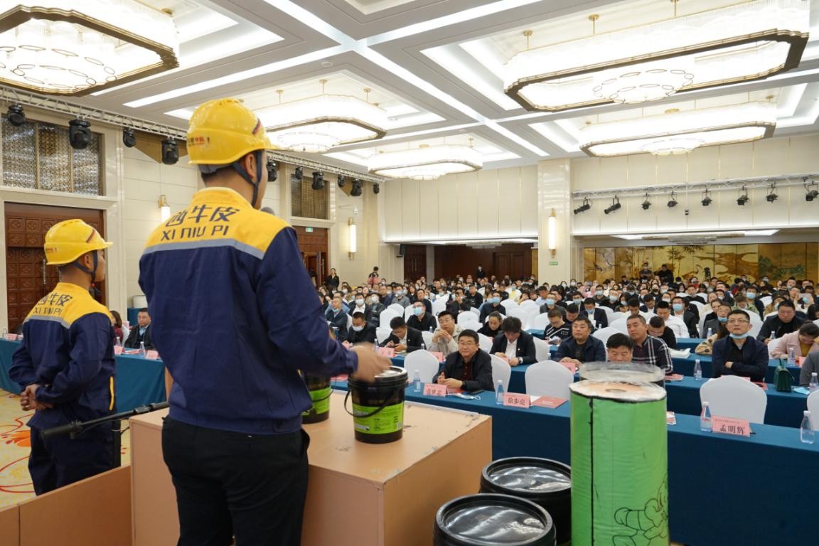 不忘初心同努力牢记使命共奋进,不忘初心担使命携手奋进新时代