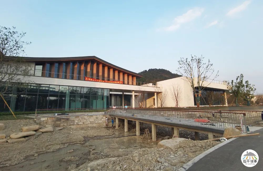 临平体育馆改扩建有篮球场吗,体育公园篮球场施工