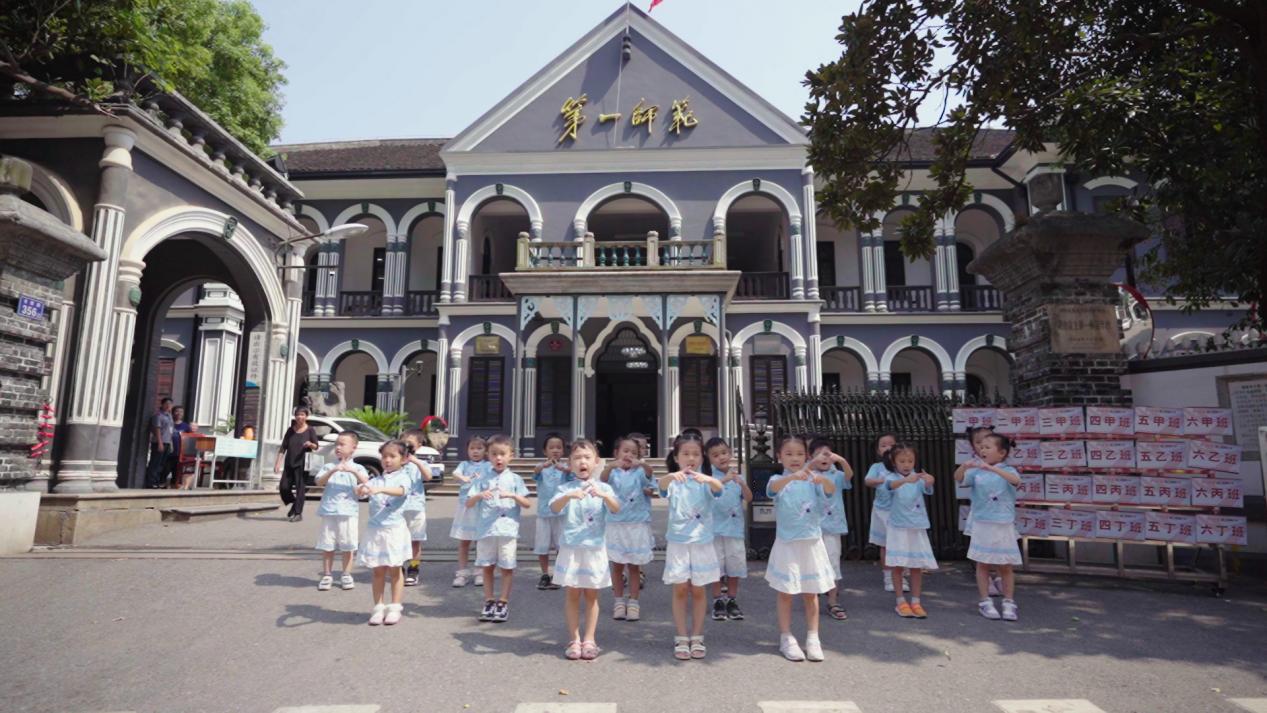 超燃！喜迎祖国华诞，诺贝尔摇篮人唱跳快闪打卡长沙经典地标