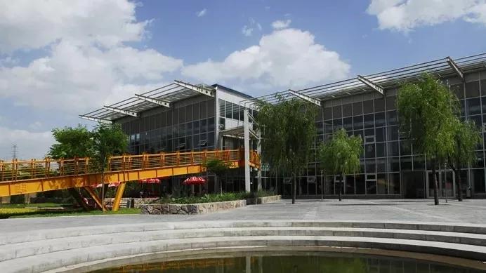 西安欧亚学院有贵族学校吗,西安欧亚学院是国家的吗