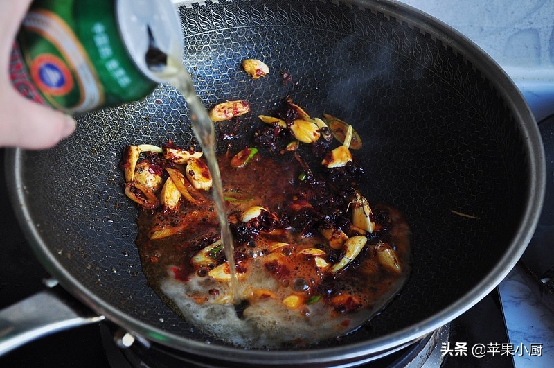 炖鱼只需1种调料鱼肉鲜嫩解馋,炖鱼不放什么调料最好吃