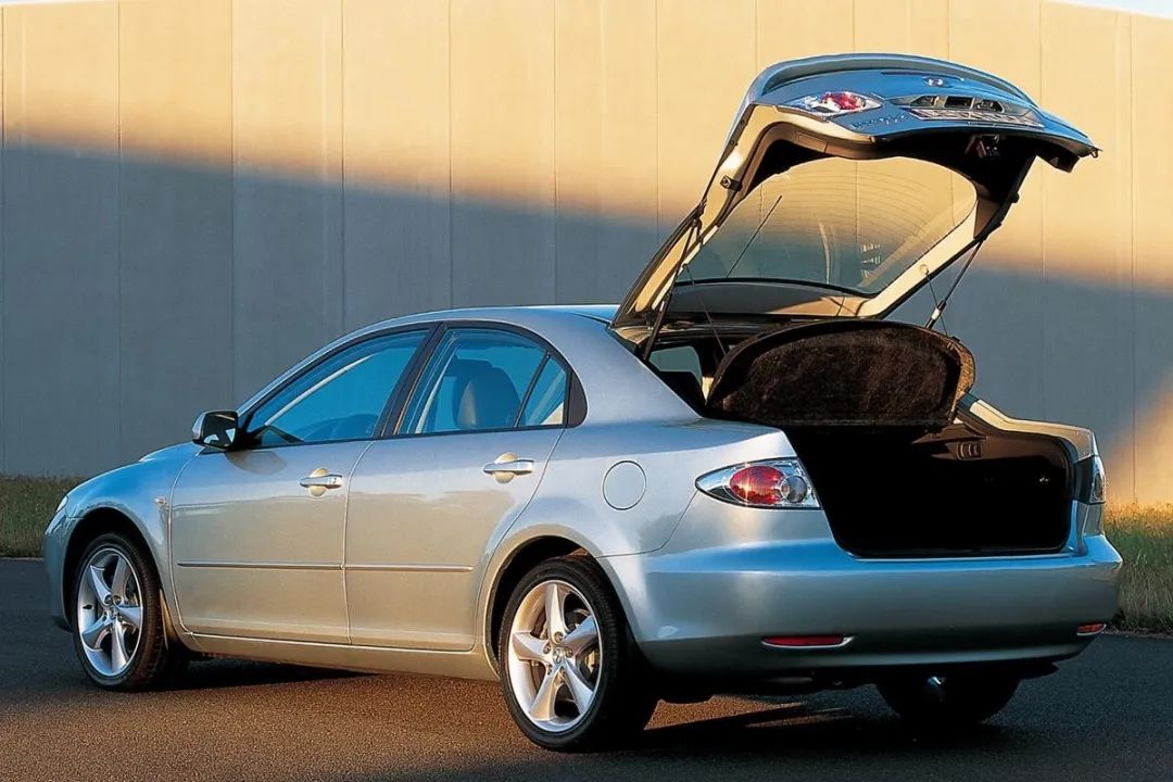 奔驰哪款车最值得入手2023款,入门级奔驰哪一款二手车值得购买