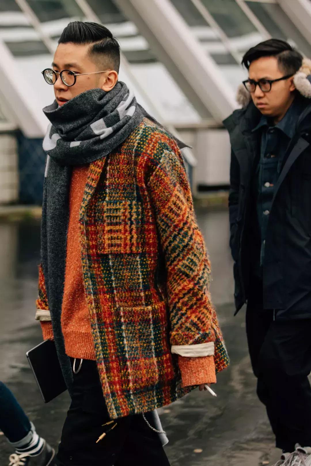 毛衣是冬季的基础单品,毛衣要更适合寒冬