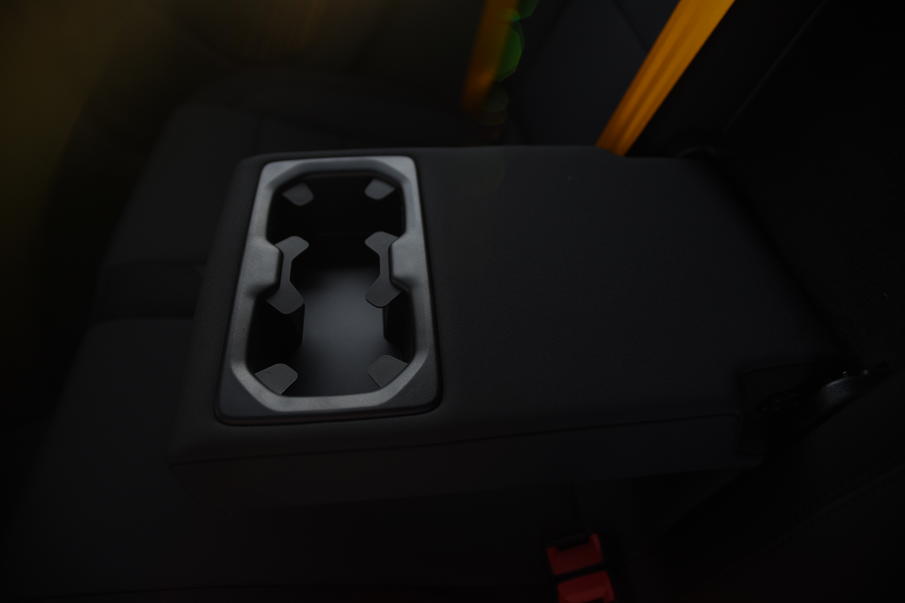 特斯拉新款model3与极星2,特斯拉新款model3和极星2