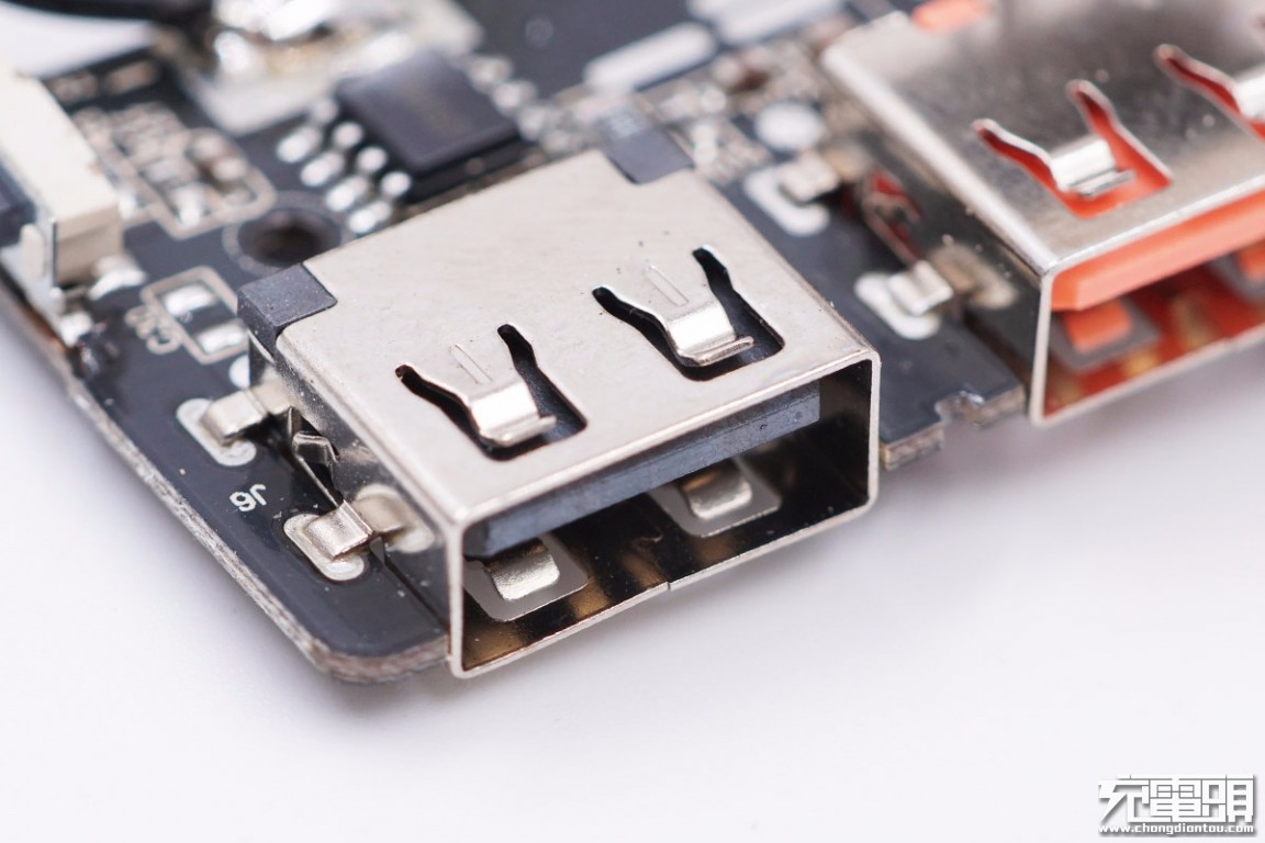 拆解aigo充电宝,aigo2000充电宝拆解