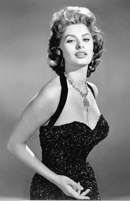 上世纪15位欧美女明星历史照片，梦露红裙侧身撩发，天使赫本领衔