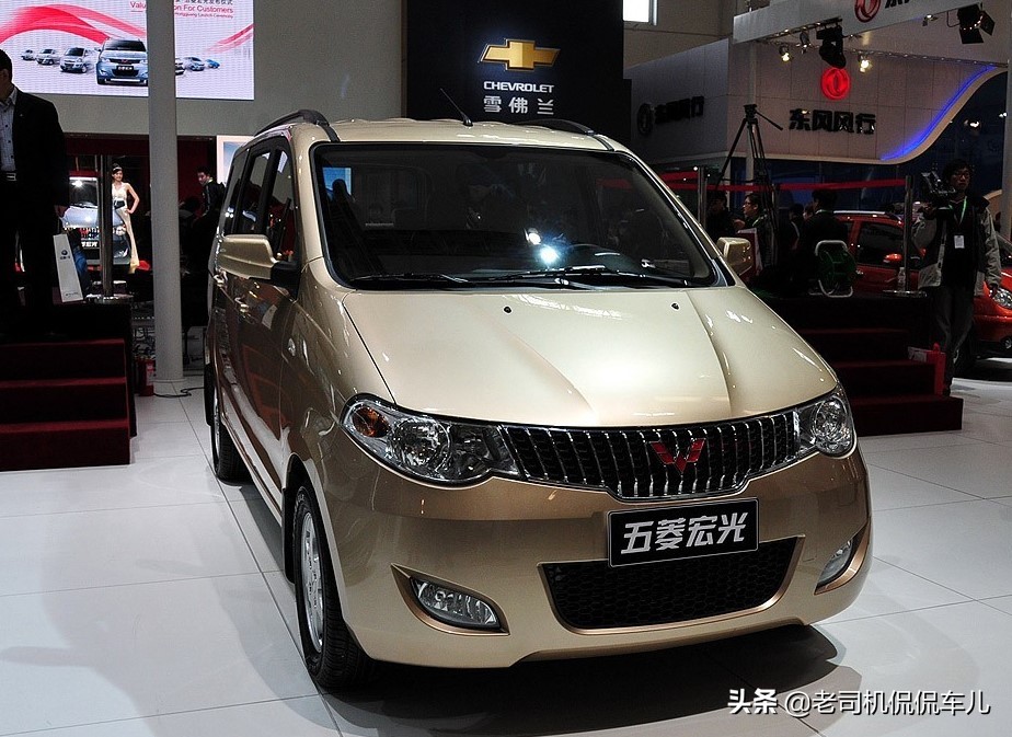 五菱荣光五菱之光比较,五菱荣光和五菱宏光谁的档次高
