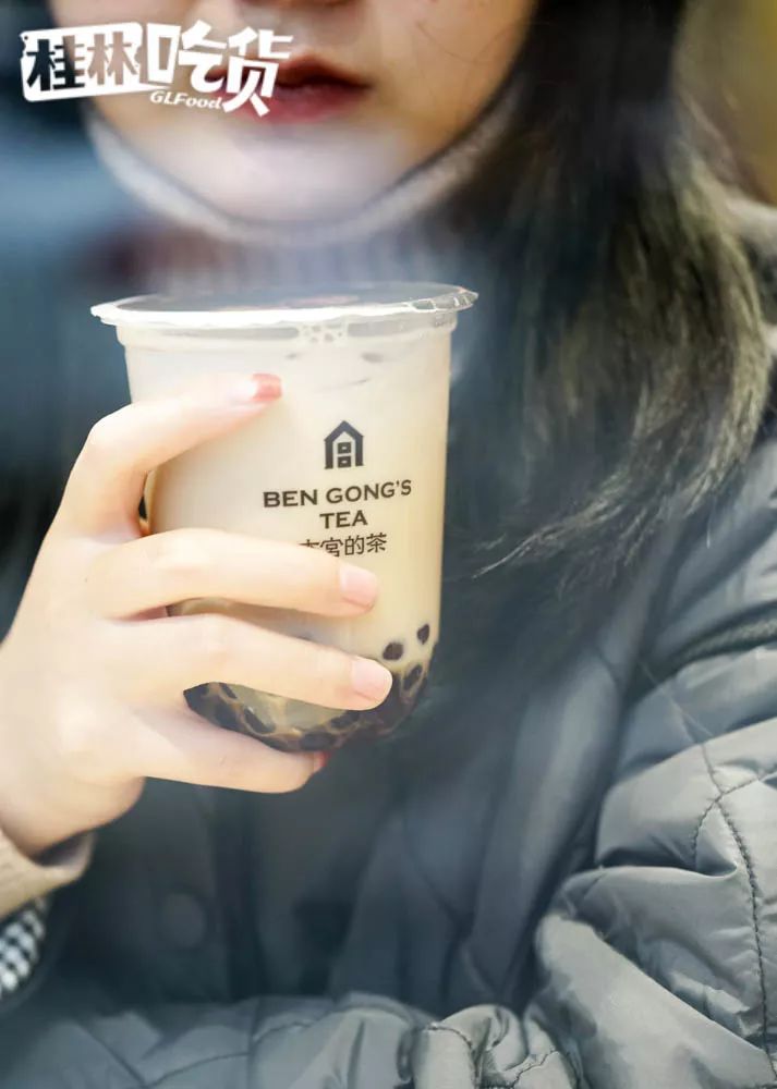 火遍全国的明星茶饮本宫的茶开到桂林了！凭口袋茶掀起了排队潮流