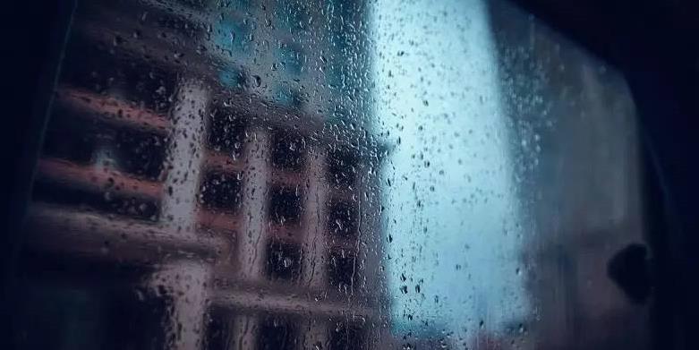 在这难受的黄梅天里，拥有伊岛*湿机除**是一种幸福