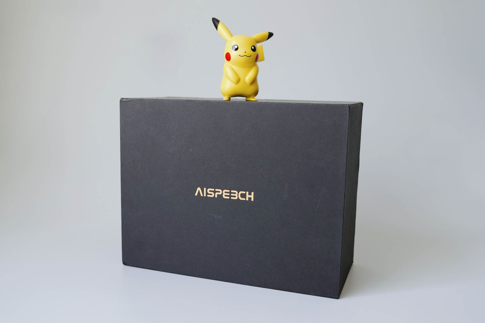 便携办公，轻松沟通——思必驰会议魔方M1