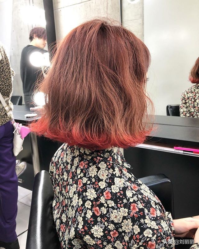 好看又时尚的发型最新款,40-50岁洋气烫发型中长发大圆脸