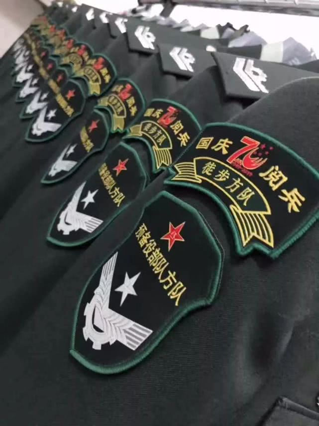 凤凰云中翱——国庆节70周年阅兵服装”（下）