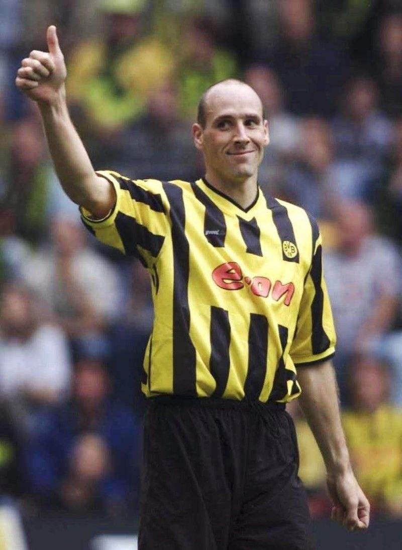 曼城19岁后卫,曼城2.2米身高