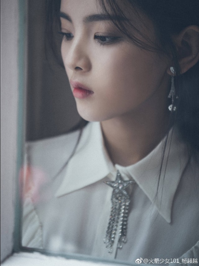 相貌平平杨超越？她的颜是否真的被吹嘘过渡？