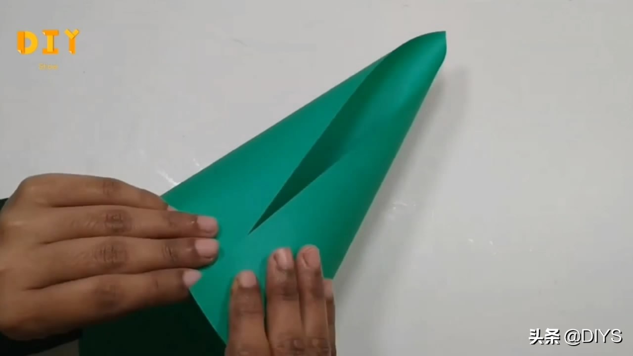 手工圣诞树剪纸制作幼儿园,四个圣诞树连在一起剪纸教程