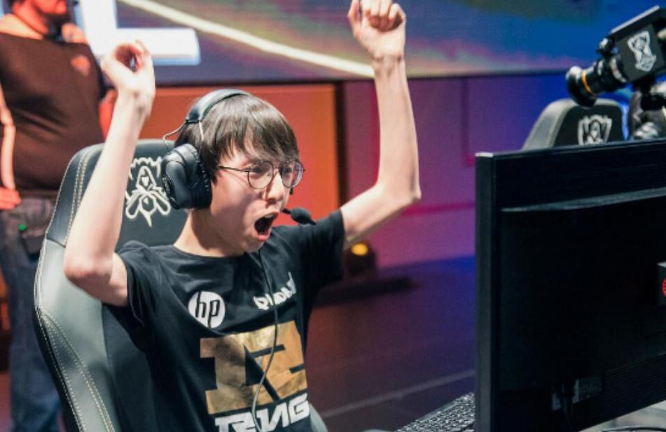 江湖再见，英雄联盟：Mlxg正式退役，RNG队长交接，多位大佬祝福