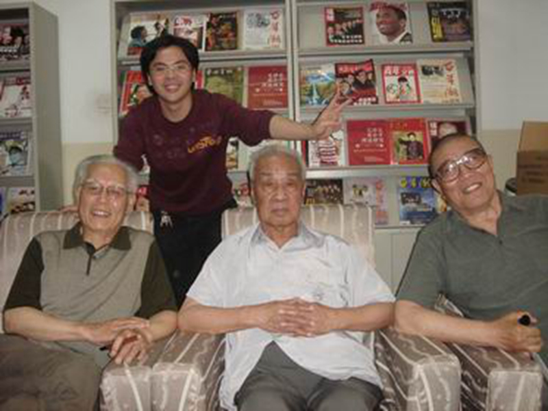 他以饰演*队军**高级指挥员著称，花甲之年为《西游记》猪八戒配音