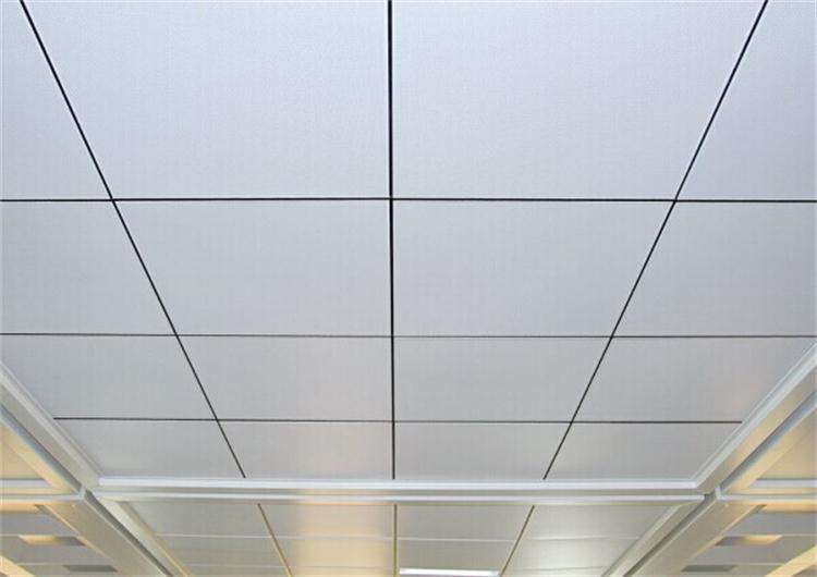 客厅吊顶用什么材料好？PVC塑料扣板、铝扣板、石膏板你选哪个？