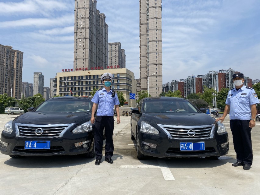 同一车半小时被交警查获两次 (任性司机连续被同一交警查获)