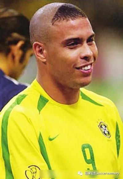 绿茵信仰罗纳尔多第三关花式,冲阵无双