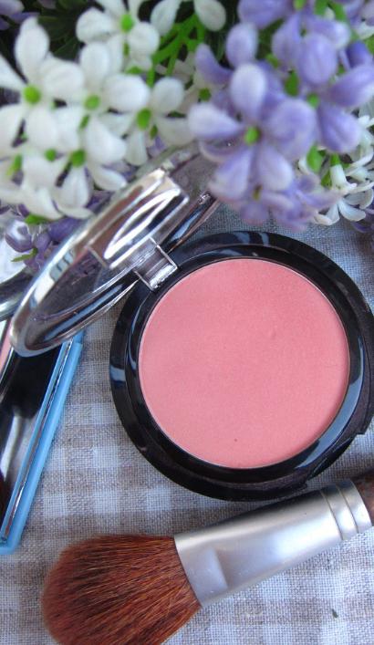 请问化妆的正确步骤是怎么样的,一套完整的化妆顺序是怎么样的