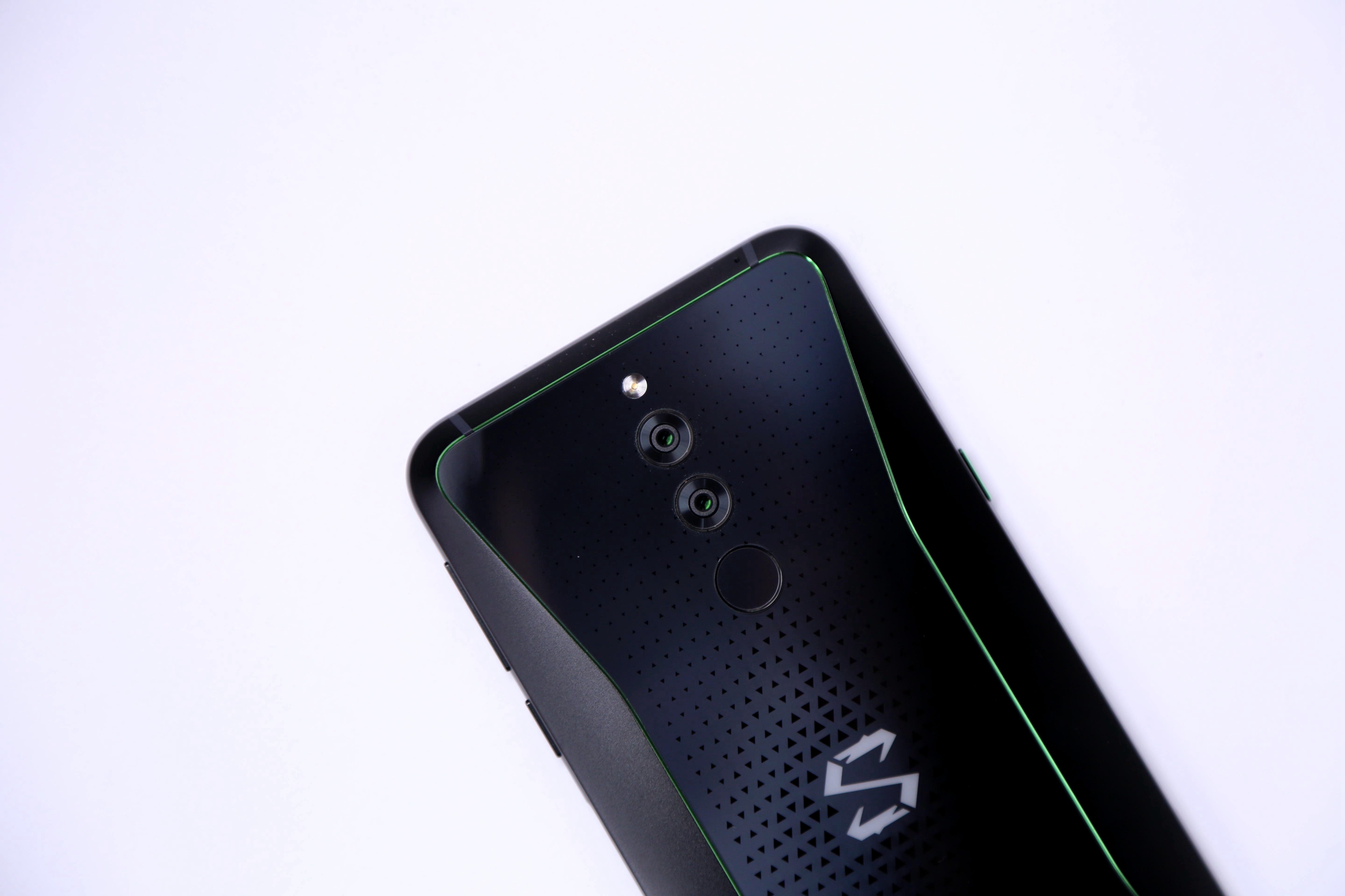 黑鲨游戏手机2.12.5,黑鲨游戏手机2代黑鲨helo