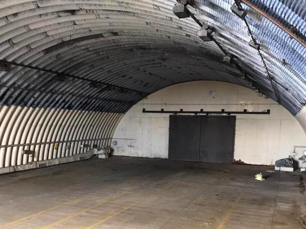 病毒肆虐，英国做最坏打算，将前皇家空军基地被改导致新冠停尸房