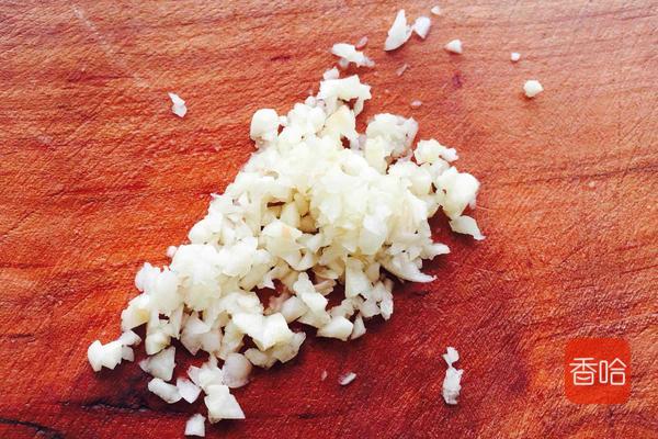 它是“蔬菜之王”，价格虽贵，遇见总要买，清热减肥，春天最鲜嫩