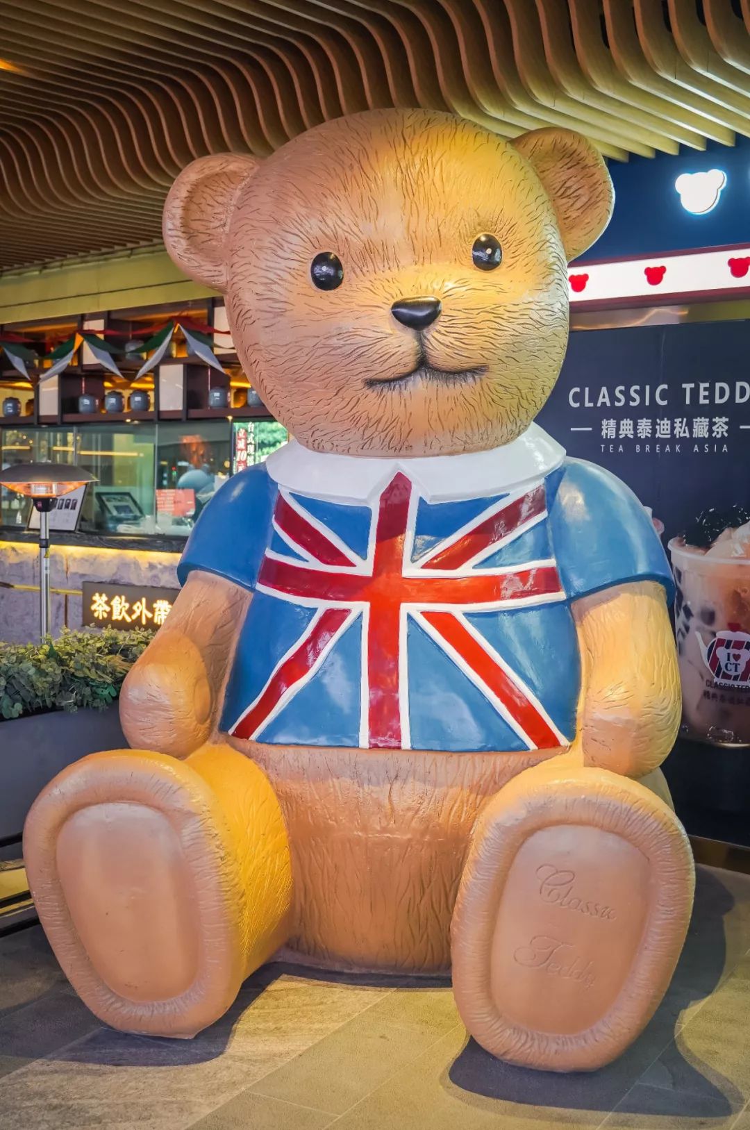 告别东方明珠、城隍庙，来上海这家暗藏100只泰迪的奶茶店