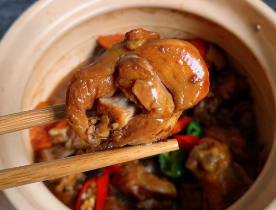 香菇炖鸡肉的正确方法,香菇炖鸡肉最简单的做法