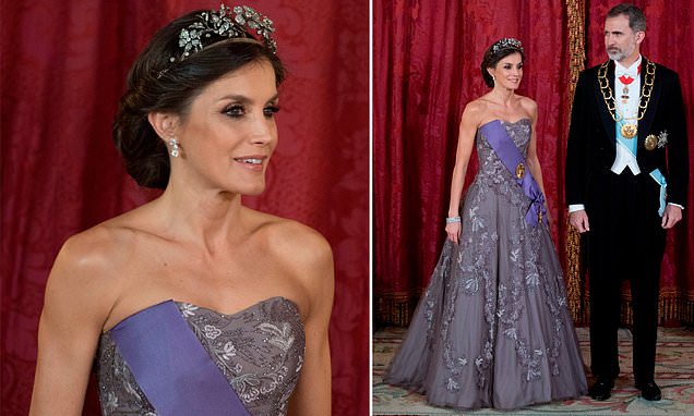 西班牙王后穿大红裙,46岁西班牙王后蓝色裙