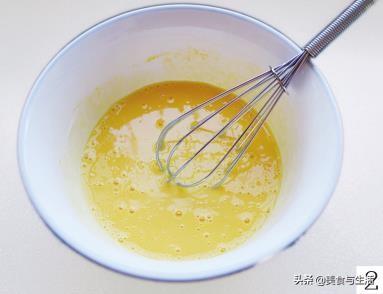 电饭锅做戚风蛋糕最简单的做法,电饭煲自制戚风蛋糕的超简单做法