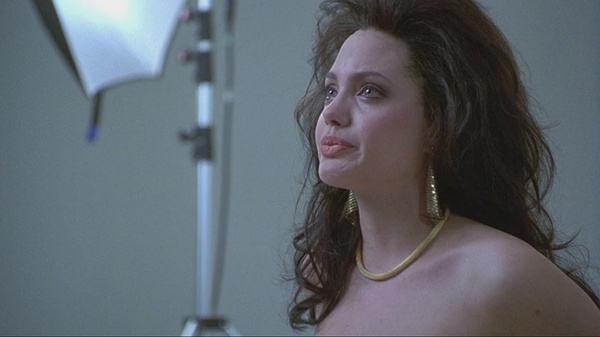 蕾丝、吸毒、得艾滋的她，才是美国第一个超级名模