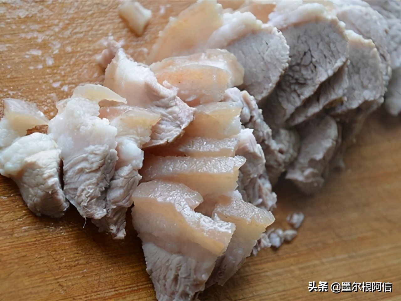 带大家回东北吃杀猪菜去,天冷了就得吃东北杀猪菜