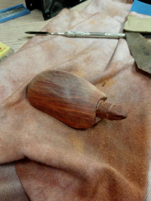 从朋友那抢了块料子，心情不好雕个乌龟王八蛋