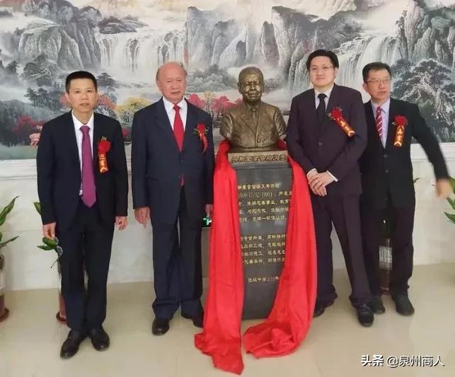 泉州男孩13岁下南洋，睡巴士，当学徒；长大后成槟城首富！