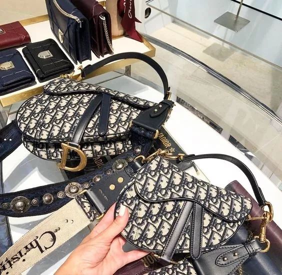 一年买两个包,一年买2个包正常吗