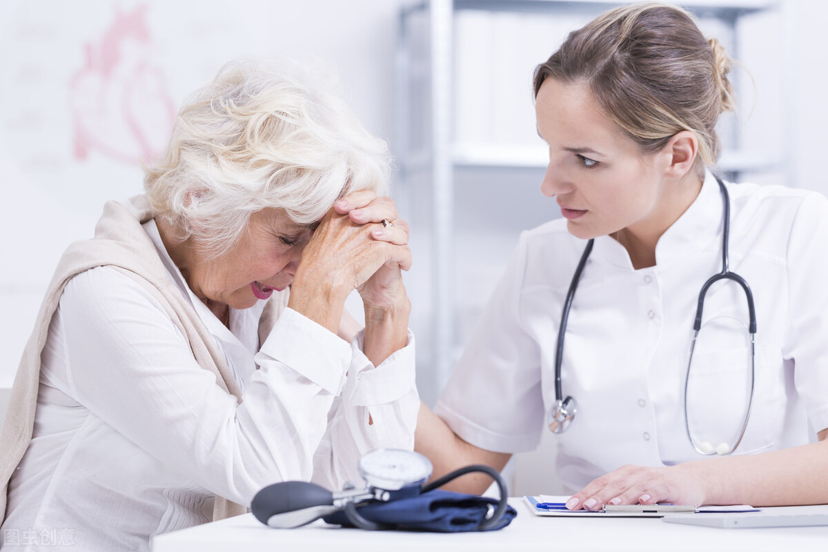 预防老人中风多注意三个要点,中风病人久坐的危害