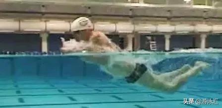 蛙泳呼吸换气技巧,搭头蛙泳的技巧