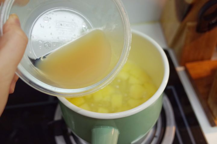 天冷了来一杯暖心热饮,天冷了给自己来杯奶茶