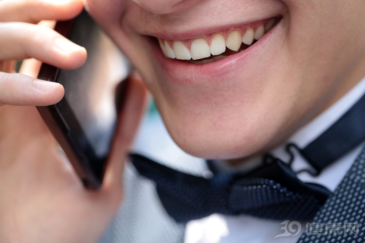 舌头反复糜烂不管？防备舌癌找上门！