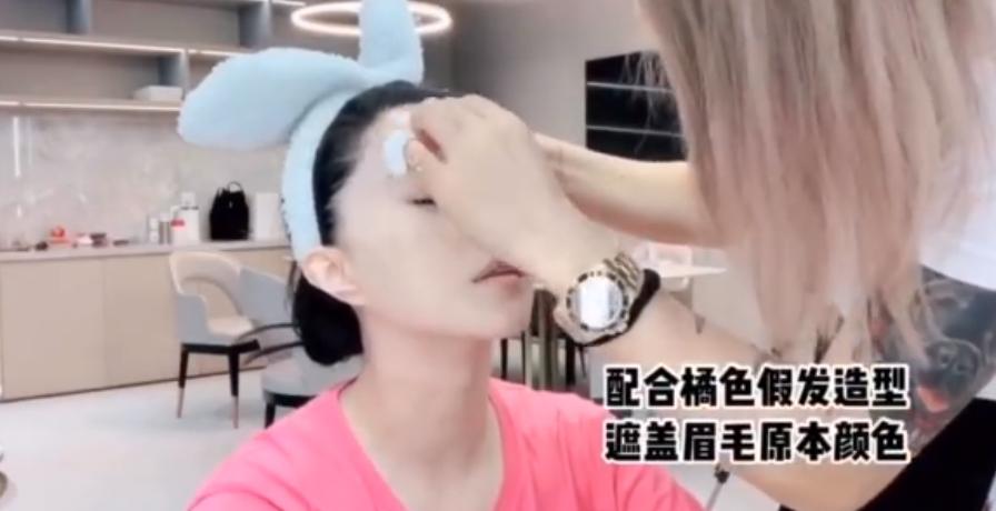 范冰冰化黑妆扮丑当村姑,范冰冰也做起了美妆博主