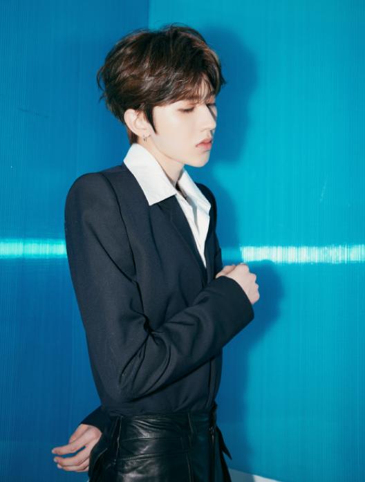 有种“整容”叫蔡徐坤卸妆，失去了眼影后，谁还认得出来？