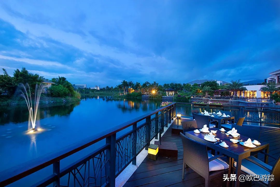 三亚维景度假酒店，占地100000多平米，位于天下第一湾的亚龙湾