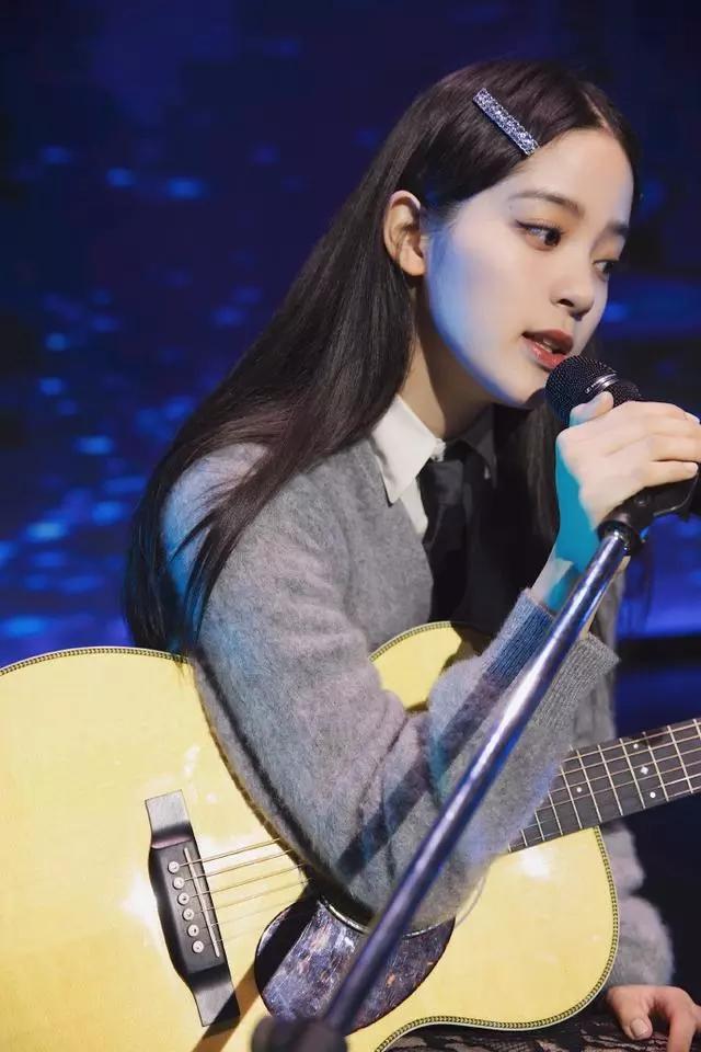 欧阳娜娜有多有钱,欧阳娜娜黑色系发带