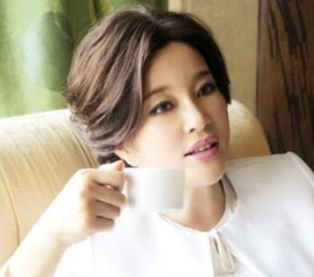 刘晓庆曾出轨姜文，被丈夫“点煤气罐”威胁，跪地求饶：再不敢了