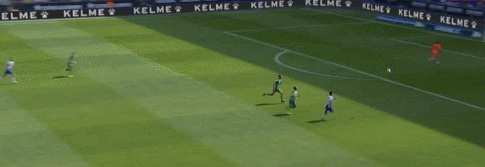 加列戈乱点鸳鸯谱酿苦果！武磊换右路被打穿造点球争议全靠自己