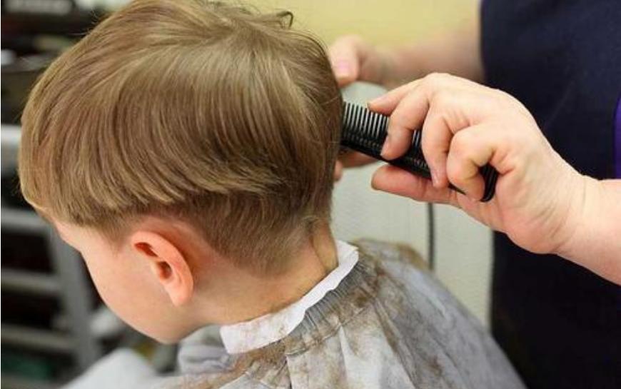 小孩谢广坤发型,爸爸给孩子剪谢广坤发型