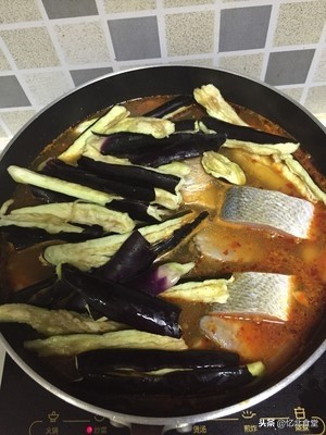 铁锅炖鱼茄子怎么切,东北铁锅炖鱼做法最正宗的做法