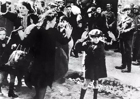 摄影史上许多经典的照片,世界上最具影响力的19张摄影照片